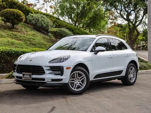 2020 Porsche Macan AWD photo
