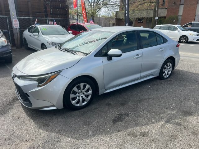 2020 Toyota Corolla LE FWD photo
