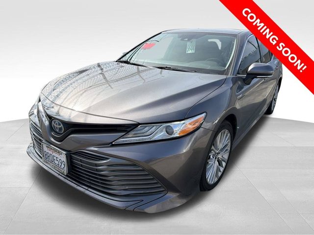 2020 Toyota Camry Hybrid XLE FWD photo