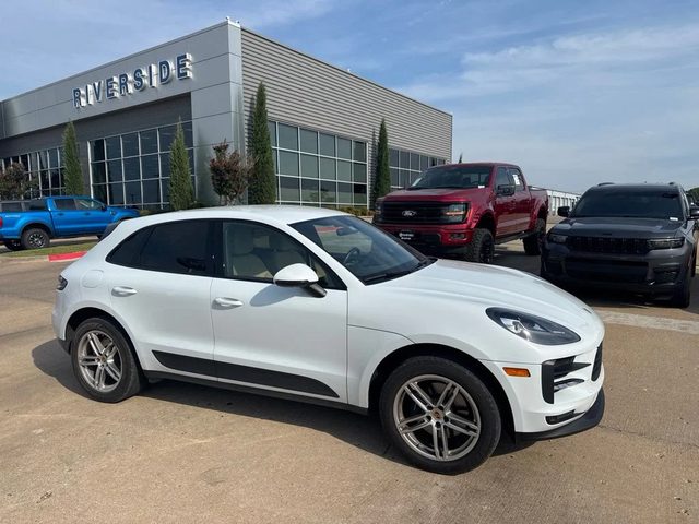 2020 Porsche Macan  AWD photo