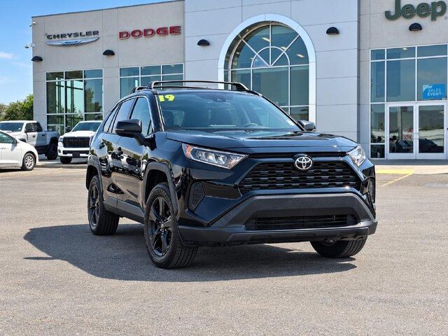 2019 Toyota RAV4 LE FWD photo