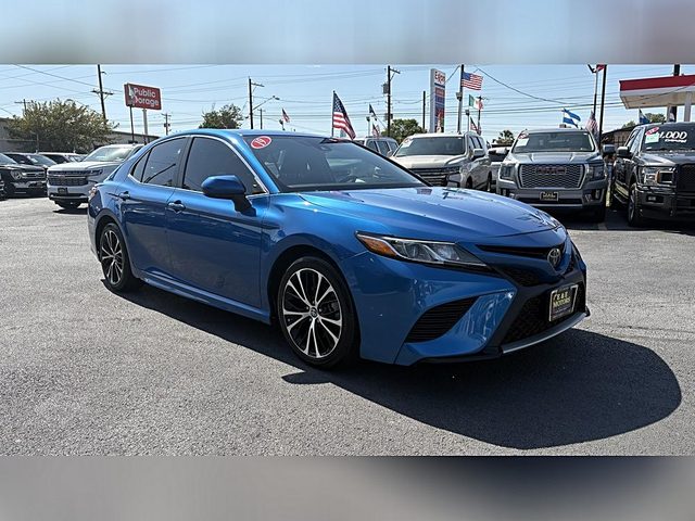 2019 Toyota Camry SE FWD photo