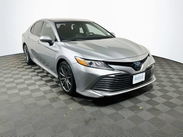 2020 Toyota Camry Hybrid XLE FWD photo