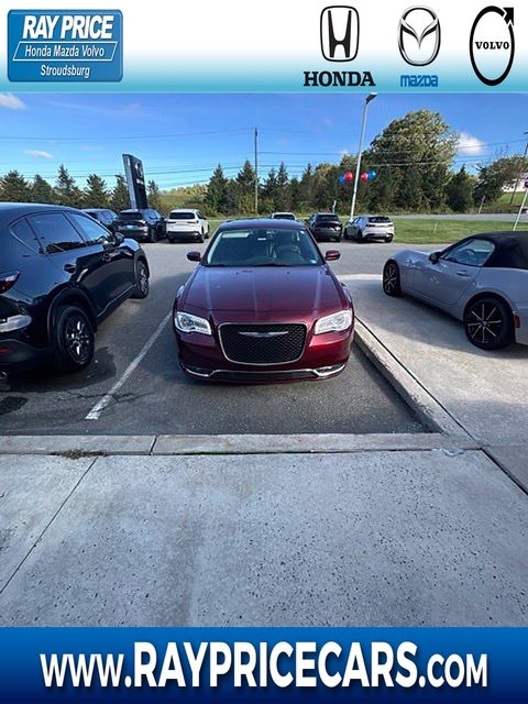 2020 Chrysler 300 Touring L RWD photo