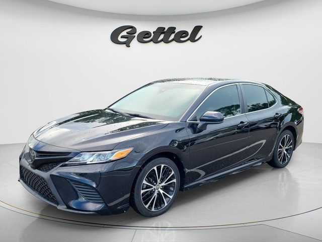 2020 Toyota Camry SE FWD photo