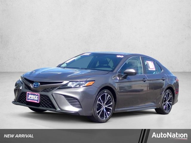 2020 Toyota Camry Hybrid SE FWD photo