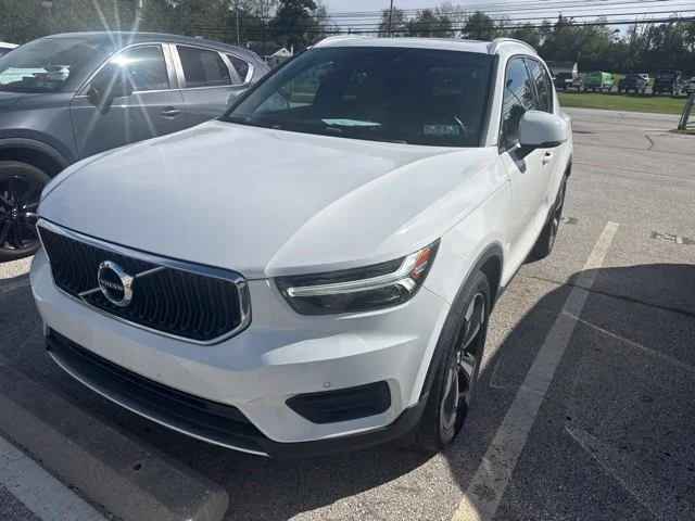 2020 Volvo XC40 Momentum AWD photo