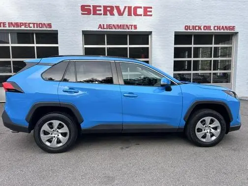 2020 Toyota RAV4 LE AWD photo