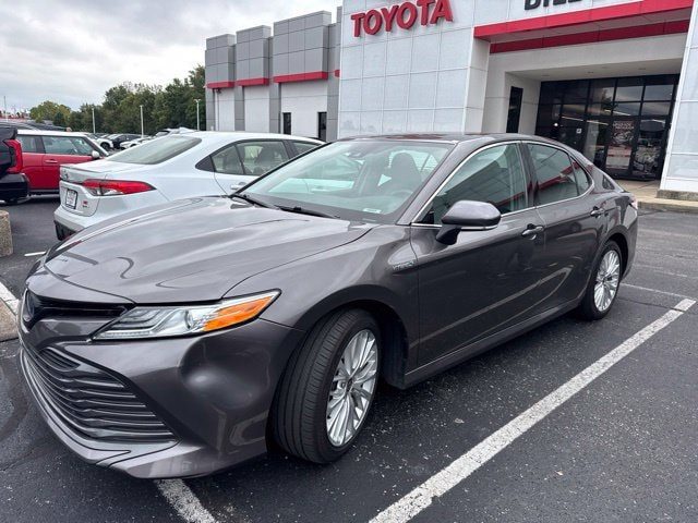 2020 Toyota Camry Hybrid XLE FWD photo