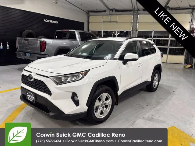 2020 Toyota RAV4 XLE FWD photo