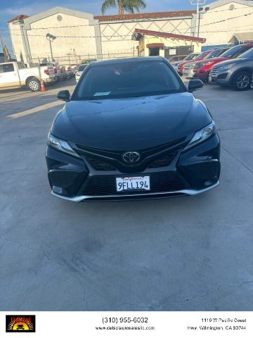 2020 Toyota Camry SE FWD photo
