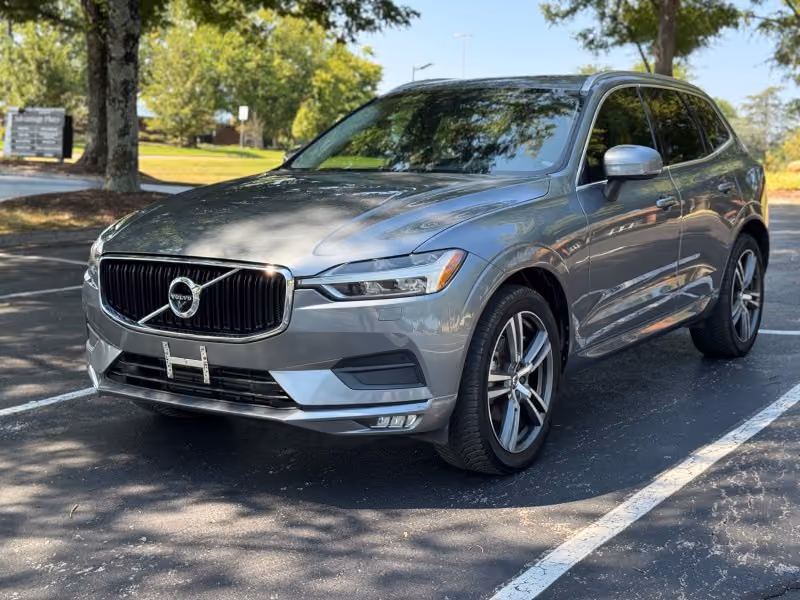2020 Volvo XC60 Momentum FWD photo