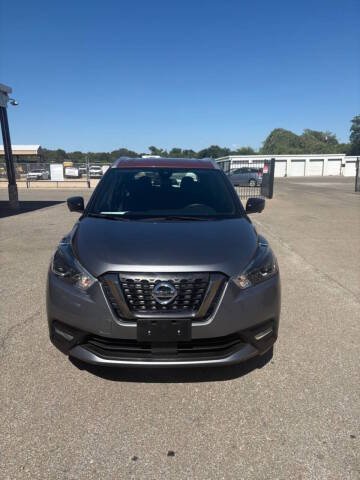 2020 Nissan Kicks SR FWD photo