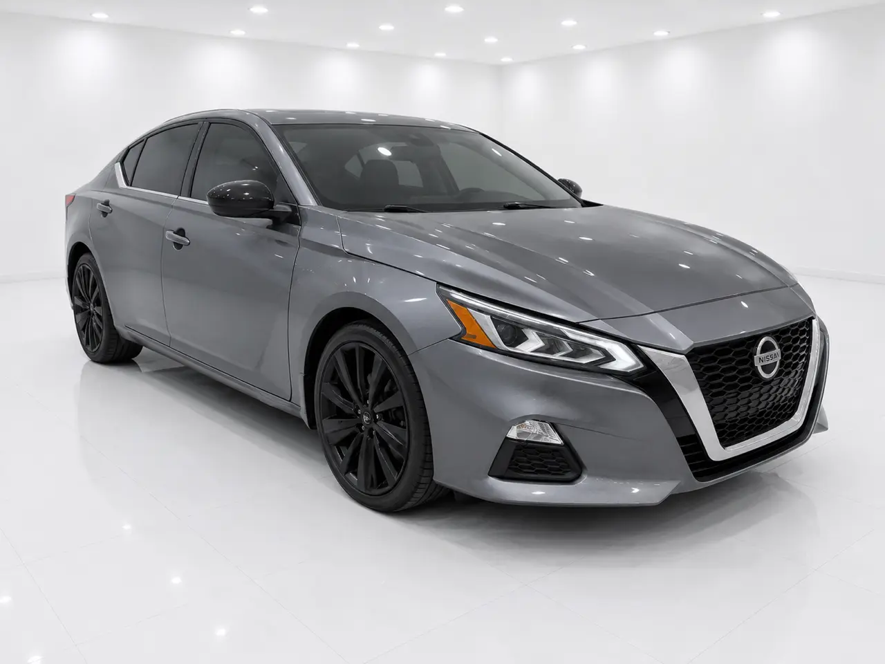 2020 Nissan Altima 2.5 SR AWD photo