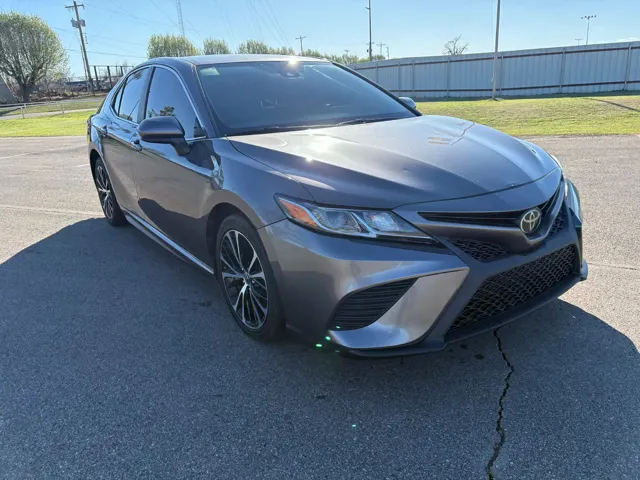 2020 Toyota Camry SE FWD photo