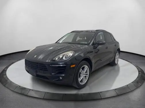 2017 Porsche Macan  AWD photo