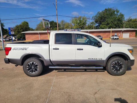2018 Nissan Titan PRO-4X 4WD photo
