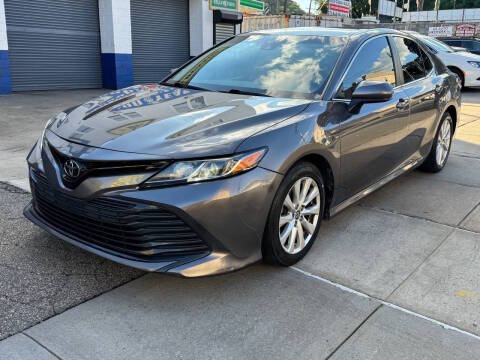2020 Toyota Camry LE FWD photo
