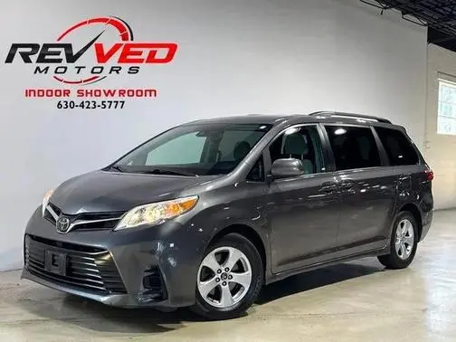 2018 Toyota Sienna LE FWD photo