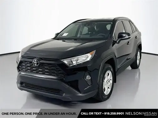 2020 Toyota RAV4 XLE FWD photo