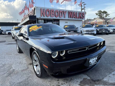 2019 Dodge Challenger SXT RWD photo