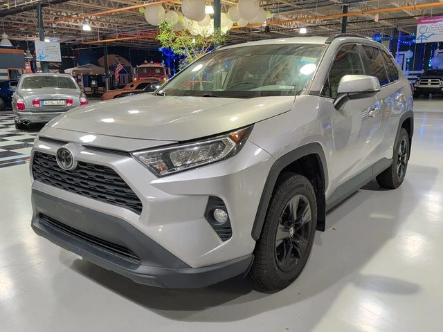 2020 Toyota RAV4 XLE AWD photo