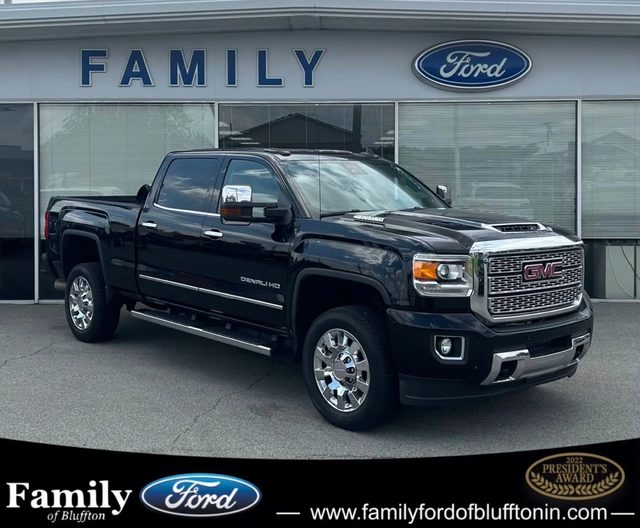 2018 GMC Sierra 2500HD Denali 4WD photo