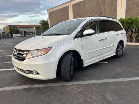 2016 Honda Odyssey Touring FWD photo