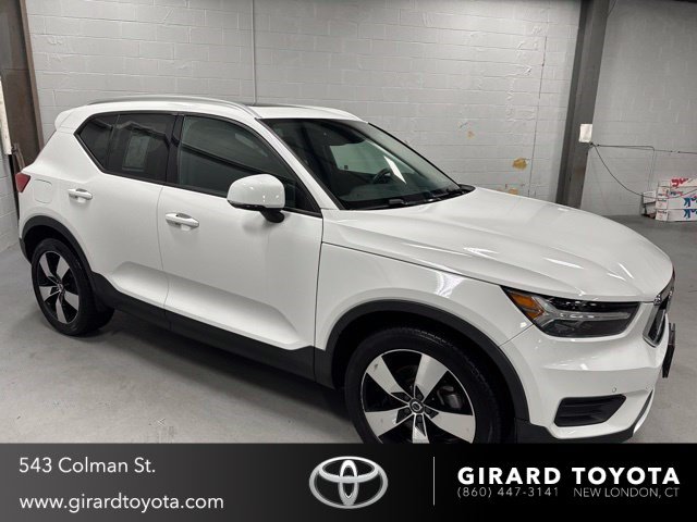 2020 Volvo XC40 Momentum AWD photo
