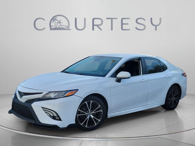2020 Toyota Camry SE FWD photo