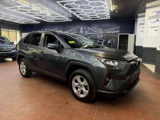 2020 Toyota RAV4 XLE AWD photo