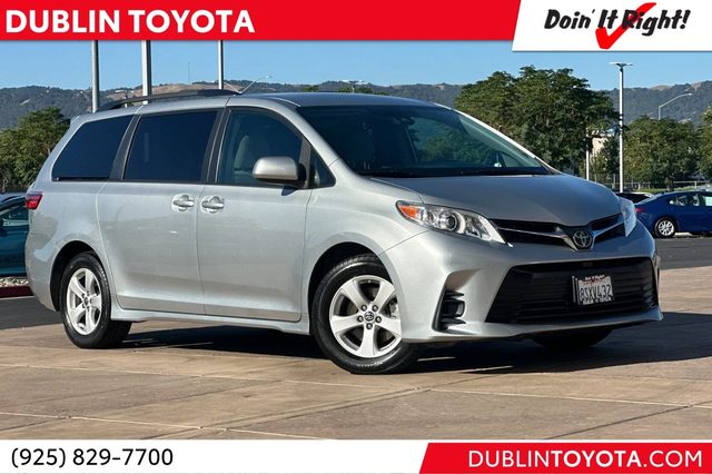 2020 Toyota Sienna LE FWD photo