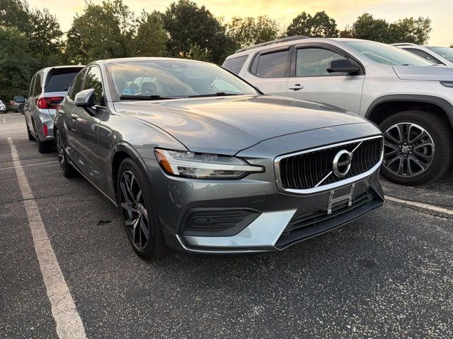 2020 Volvo S60 Momentum AWD photo
