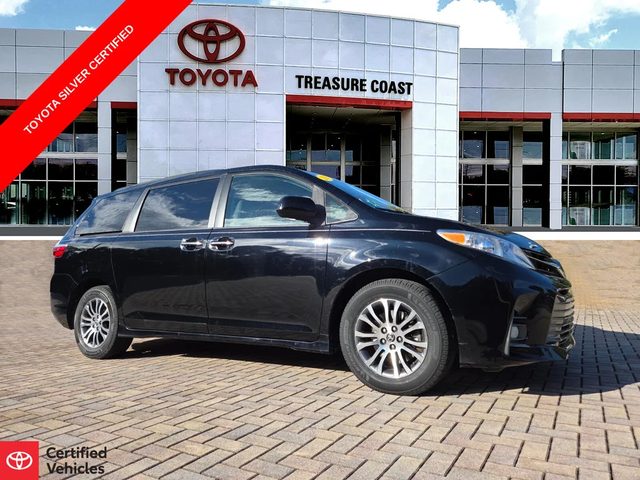 2020 Toyota Sienna XLE FWD photo