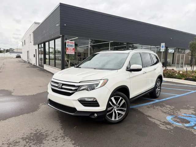 2018 Honda Pilot Touring AWD photo