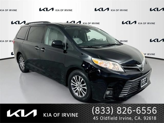 2019 Toyota Sienna XLE FWD photo
