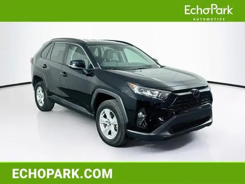 2020 Toyota RAV4 XLE FWD photo