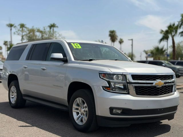 2019 Chevrolet Suburban LT 4WD photo