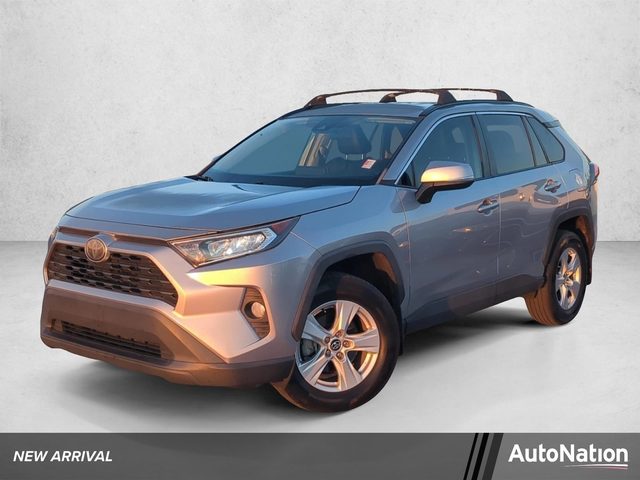 2020 Toyota RAV4 XLE FWD photo