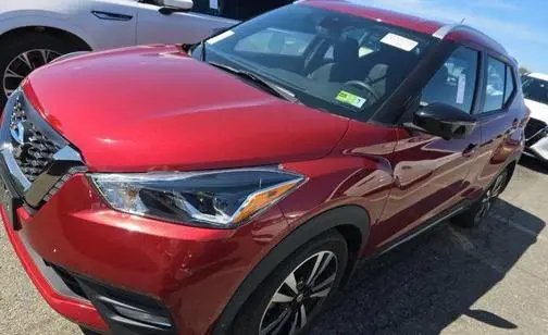 2020 Nissan Kicks SR FWD photo