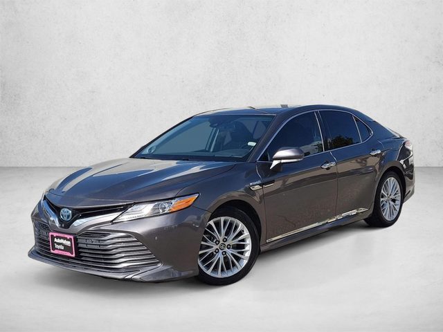2020 Toyota Camry Hybrid XLE FWD photo
