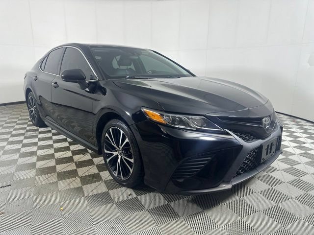 2019 Toyota Camry SE FWD photo