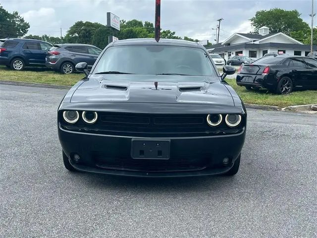 2020 Dodge Challenger SXT RWD photo