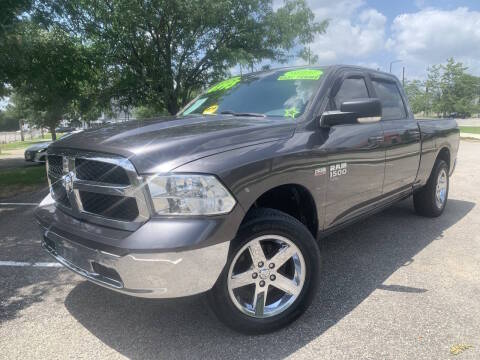 2019 Ram 1500 SLT 4WD photo