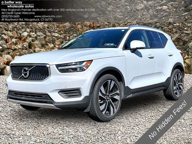 2020 Volvo XC40 Momentum AWD photo