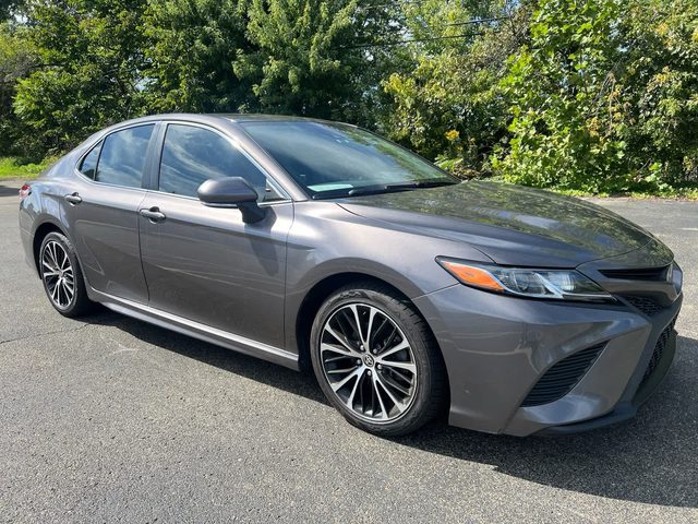 2020 Toyota Camry SE AWD photo