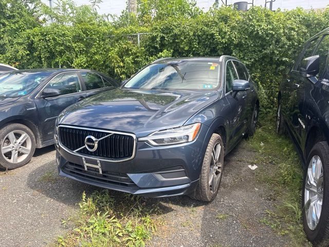 2020 Volvo XC60 Momentum AWD photo