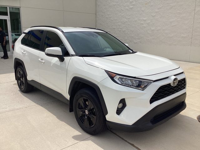 2020 Toyota RAV4 XLE FWD photo