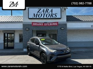 2018 Toyota RAV4 LE FWD photo