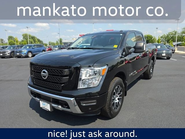 2020 Nissan Titan SV 4WD photo